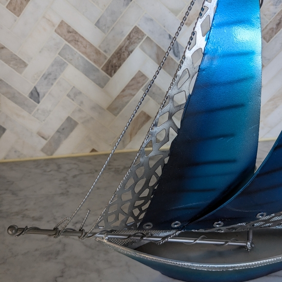 Nautica 15" metal standing sailboat. Silver and blue - Picture 3 of 6